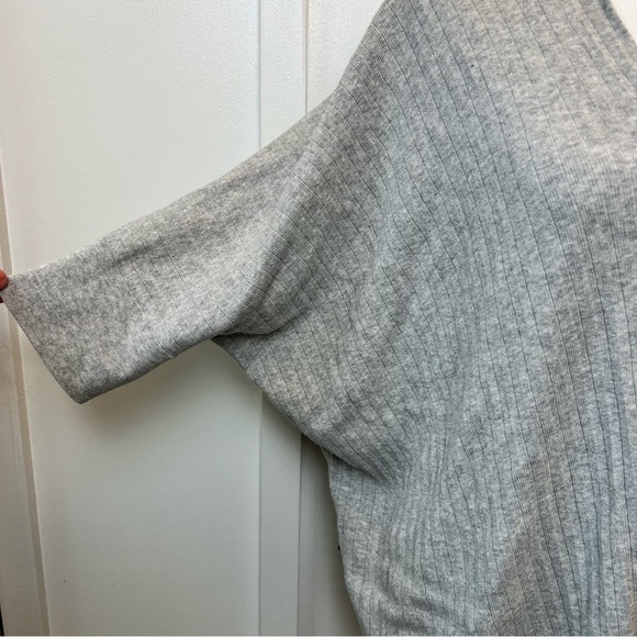 Cabi Womens Ribbed Top Grey Dolman Knit Tee Oversized V Neck Size XS Style #5451 - Picture 2 of 7